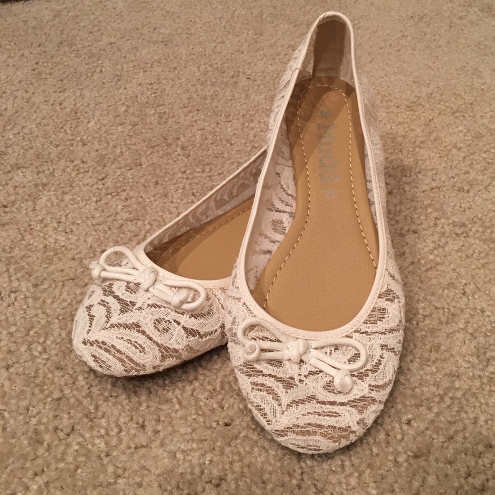 *NEW* Mudd Women’s Lace Flats Size 7
